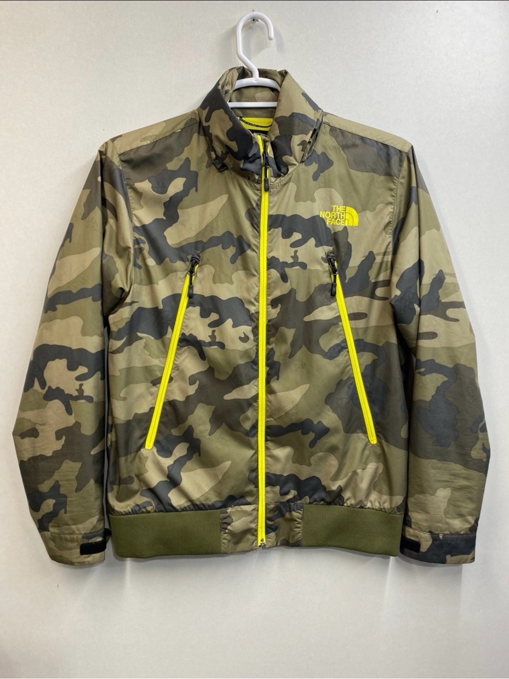 The North Face Men’s Bigfoot Camo Windbreaker Rain Jacket with Yellow Zippers